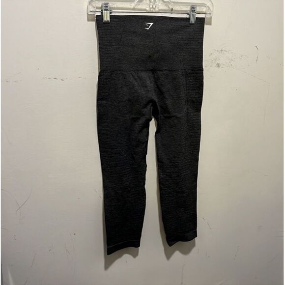 Ladies GYMSHARK HIGHWAISTED CROPPED LEGGINGS - Picture 2 of 3